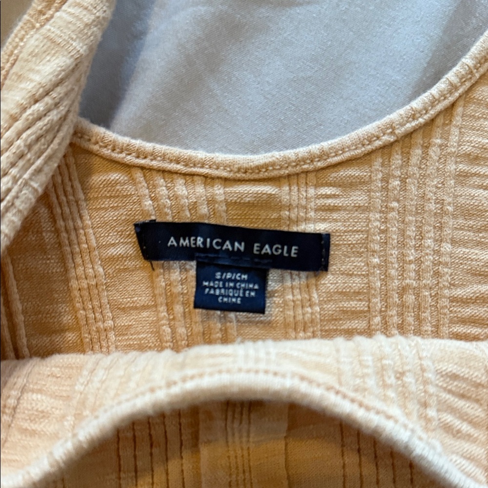 Sleeveless Yellow Button-Front Ribbed Tank Top - Picture 2 of 4